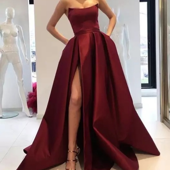 Dresses & Skirts - Maroon bordeaux evening prom spit dress xs